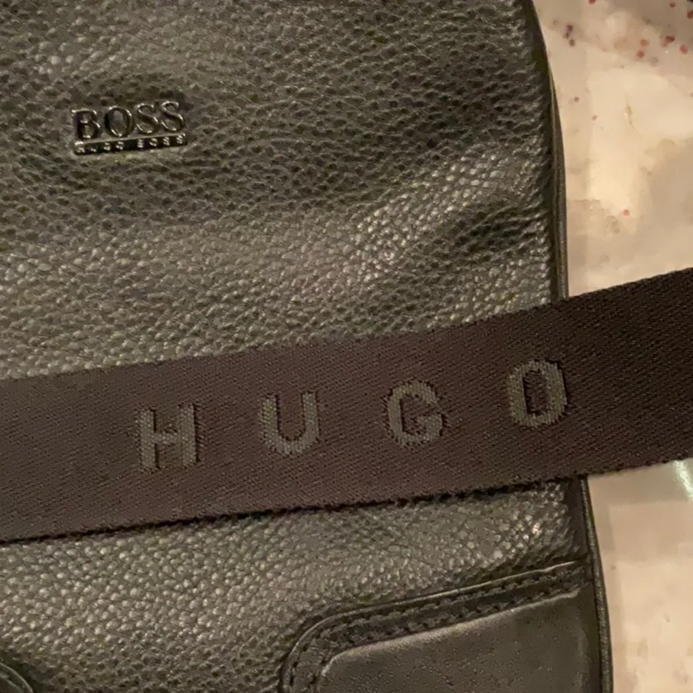 Hugo BOSS Black Magma 💯 leather Bag. Unisex